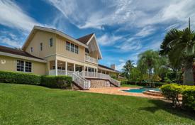 Комфортабельная вилла с задним двором, бассейном, зоной отдыха, террасой и гаражом, Корал Гейблс, США за $6 250 000