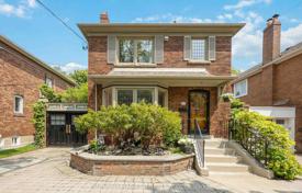 Дом в городе в Восточном Йорке, Торонто, Онтарио,  Канада за C$2 375 000