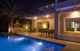 Современная вилла с большим садом и бассейном в 400 метрах от песчаного пляжа, Ханья, Греция за 3 600 € в неделю