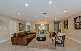 Современный дом с личным бассейном, в Майами-Дейд, престижном районе Майами-Бич, Флорида за $1 495 000