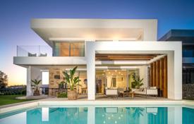 Новая трехэтажная вилла с бассейном, видом на море и горы в Марбелье, Коста-дель-Соль, Испания за 1 390 000 €
