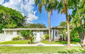 Уютный коттедж с участком и террасой, Майами, США за 701 000 €