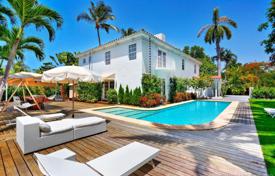 Комфортабельная вилла с задним двором, бассейном, садом и террасой, Майами-Бич, США за $2 950 000