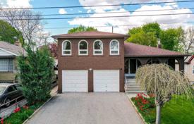 Дом в городе в Этобико, Торонто, Онтарио,  Канада за C$1 530 000