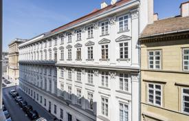 Отремонтированные апартаменты в здании с лифтом в историческом центре города, 5 район, Будапешт, Венгрия за 396 000 €