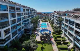 Меблированная двухуровневая квартира в резиденции с двумя бассейнами, в 400 метрах от моря, Кестель, Турция за $266 000